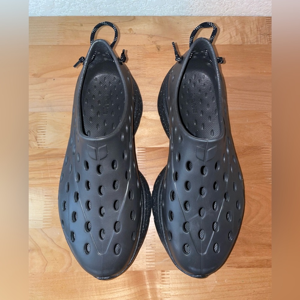 (SOLD) Kane Revive - Charcoal/Black Speckle Active Recovery Shoe Size M9/W11